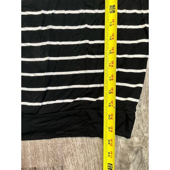 Express Women’s Size Medium Black White Striped Poncho Sleeve Oversized Top - Picture 6 of 8